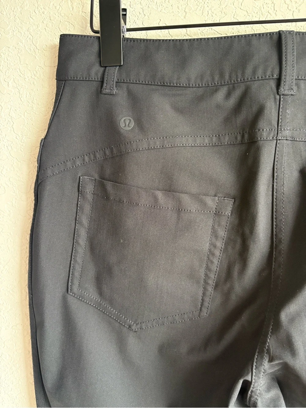 Lululemon Women’s High Rise Tapered Leg Utilitech Work Pants Black Size 10